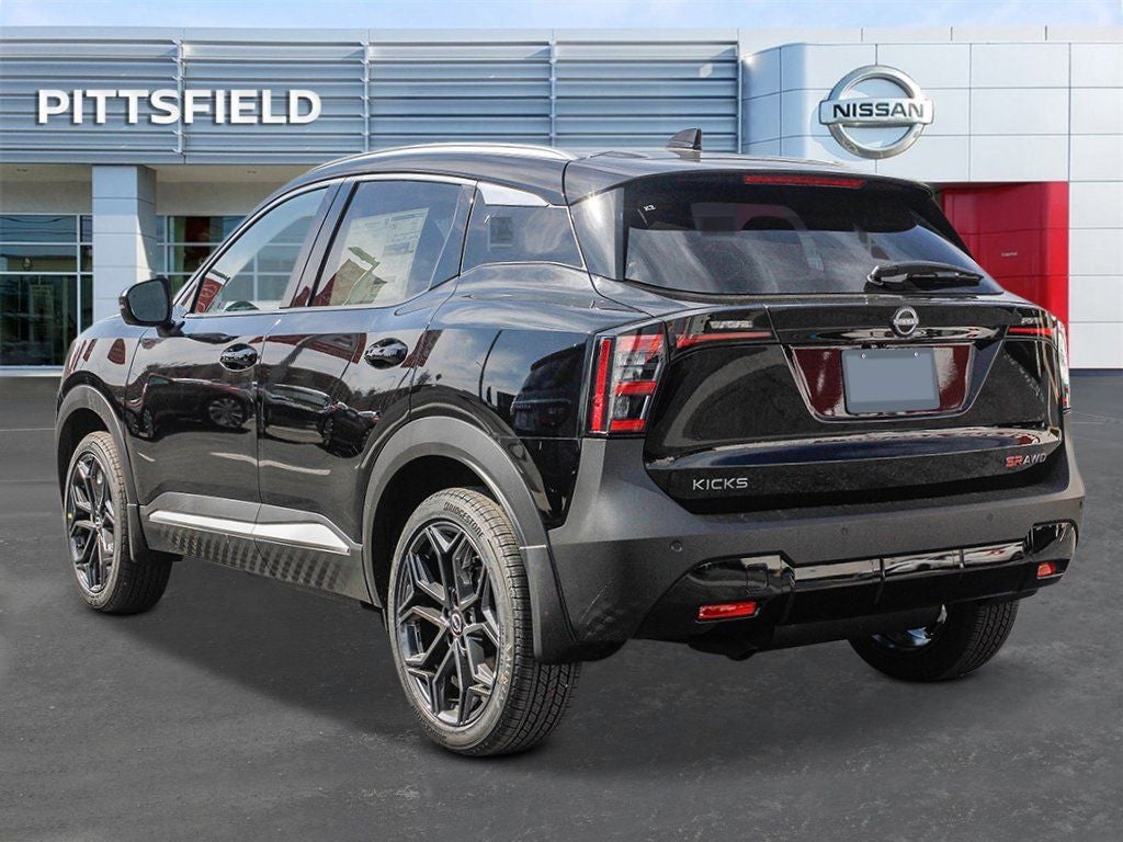 2025 Nissan Kicks SR