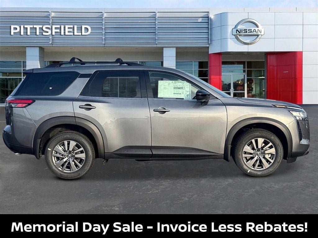2026 Nissan Pathfinder SV