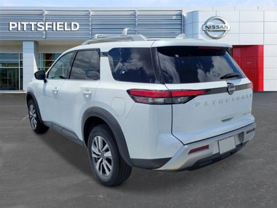 2025 Nissan Pathfinder SL