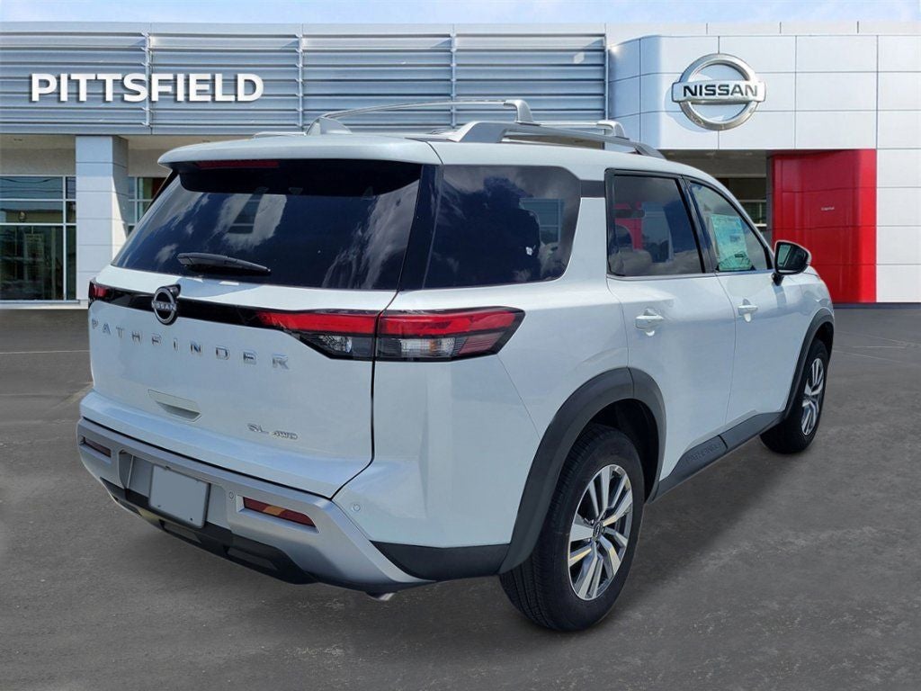 2025 Nissan Pathfinder SL