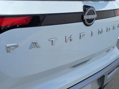 2025 Nissan Pathfinder SL