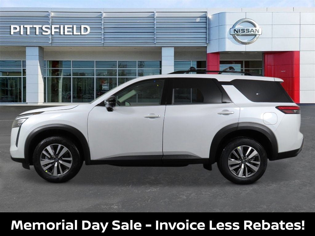 2026 Nissan Pathfinder SL