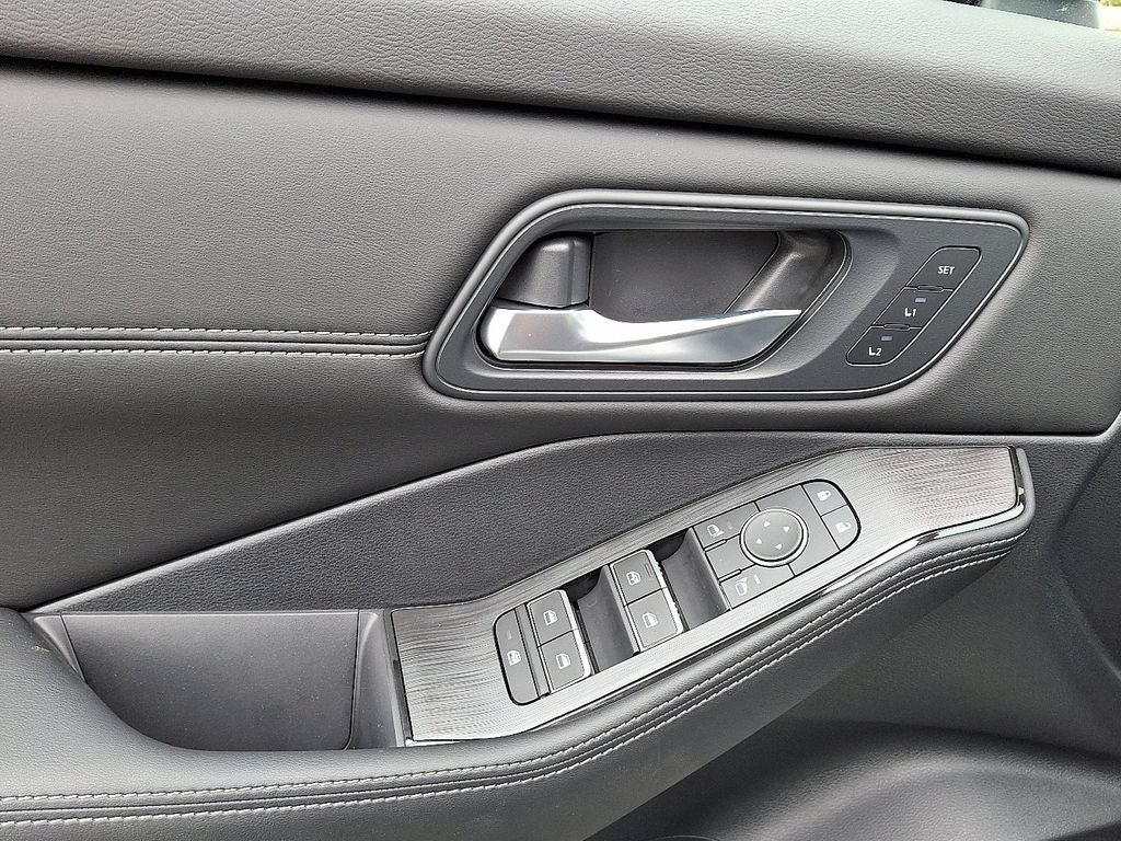 2025 Nissan Rogue SL